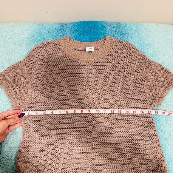 🔥Abercrombie & Fitch Taupe Knit Short Sleeve Sweater🔥 - Picture 5 of 6